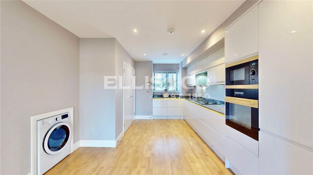 Property photo 1 of 30 Picture No. 23