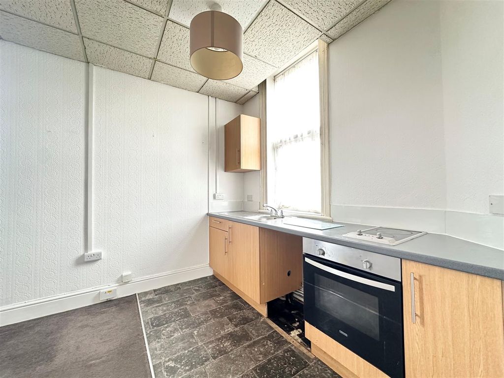 Property photo 2 of 11 Kitchen 3.Jpg
