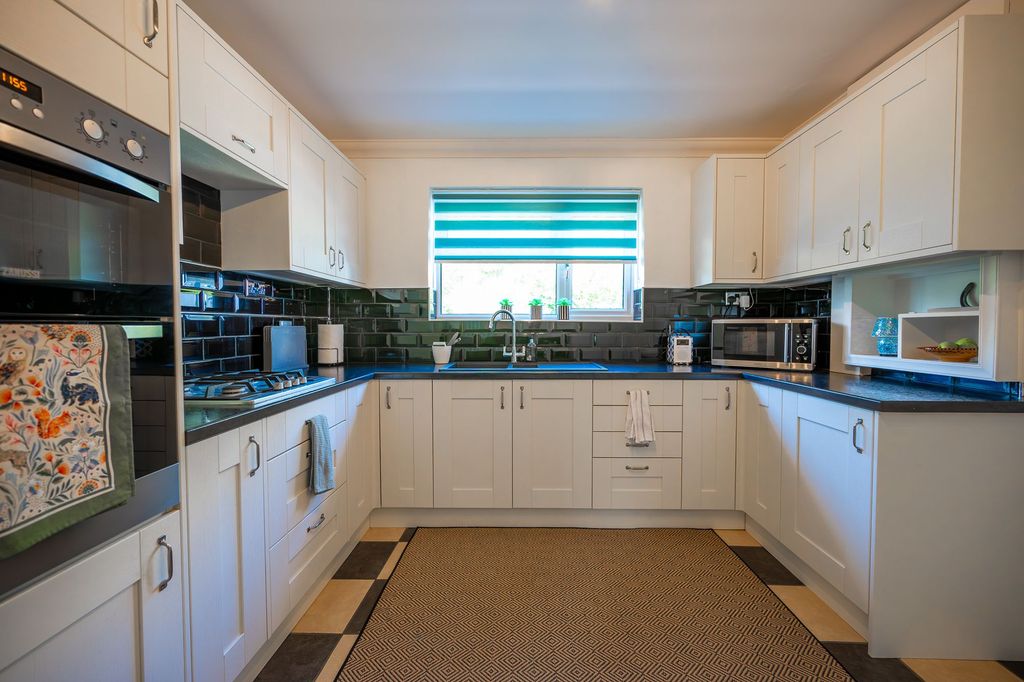 Property photo 3 of 31