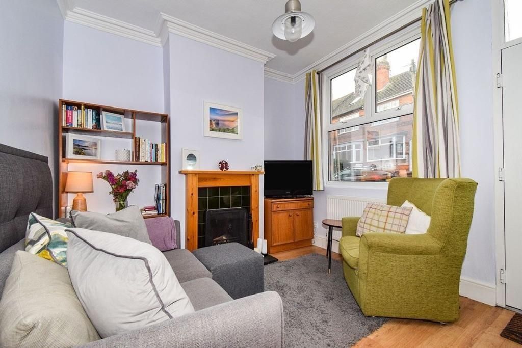 Property photo 2 of 8 Living Room