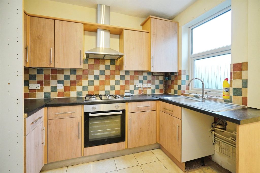 Property photo 3 of 16 Kitchen