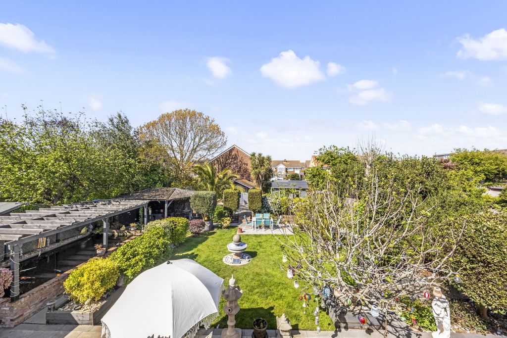 Property photo 3 of 27