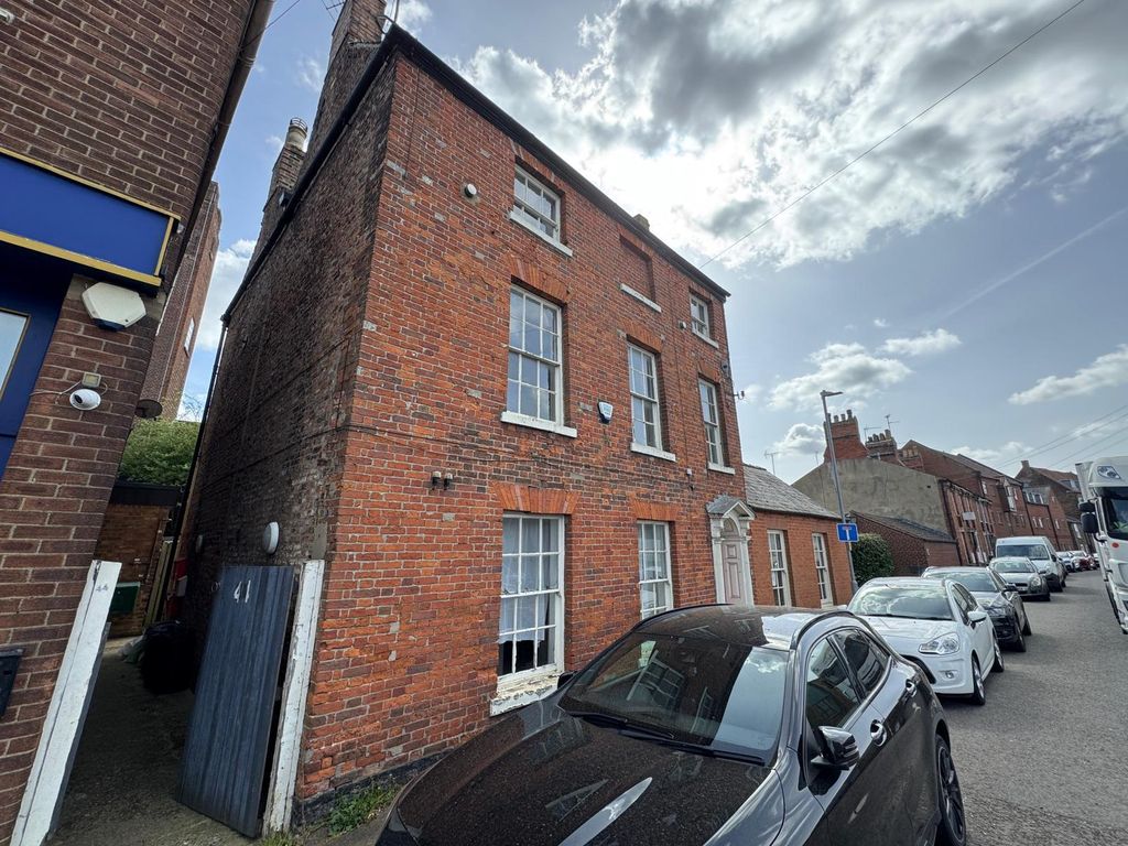 Property photo 2 of 17 44 Double Street, Spalding, Lincolnshire, Pe11 2Ab  (2).Jpg