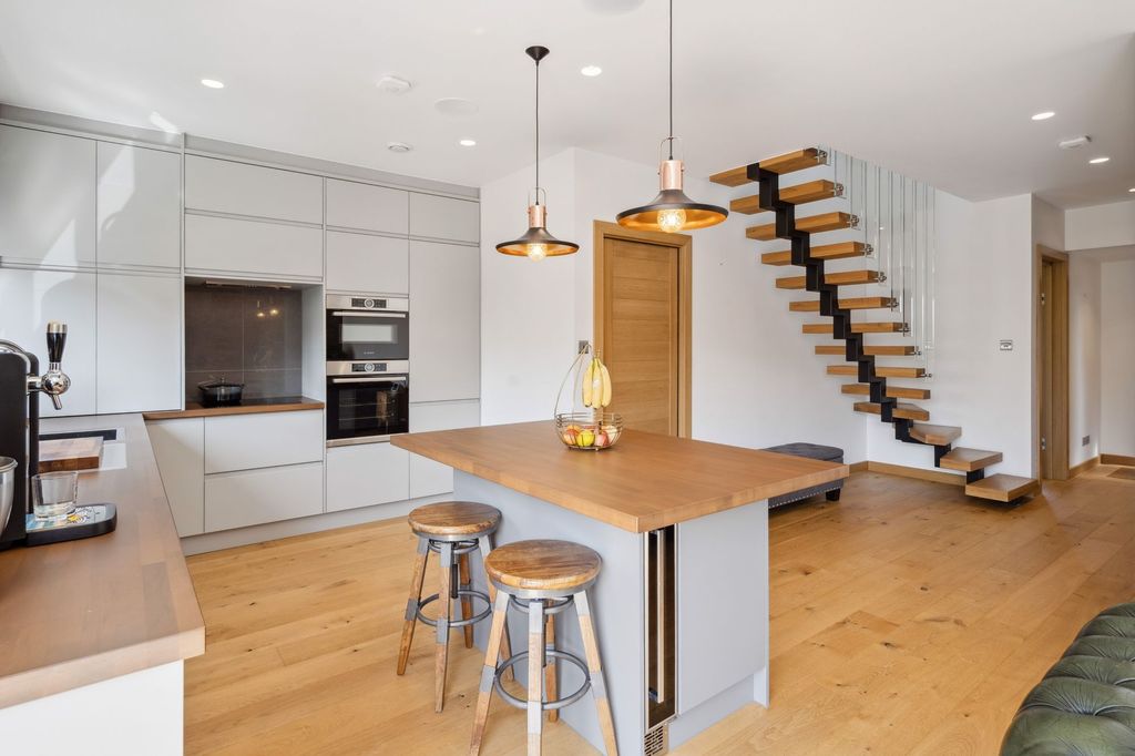 Property photo 3 of 19 Photo 9