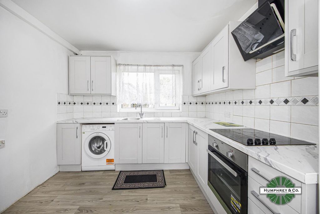 Property photo 3 of 13 3?Bedroom Terraced For Rent