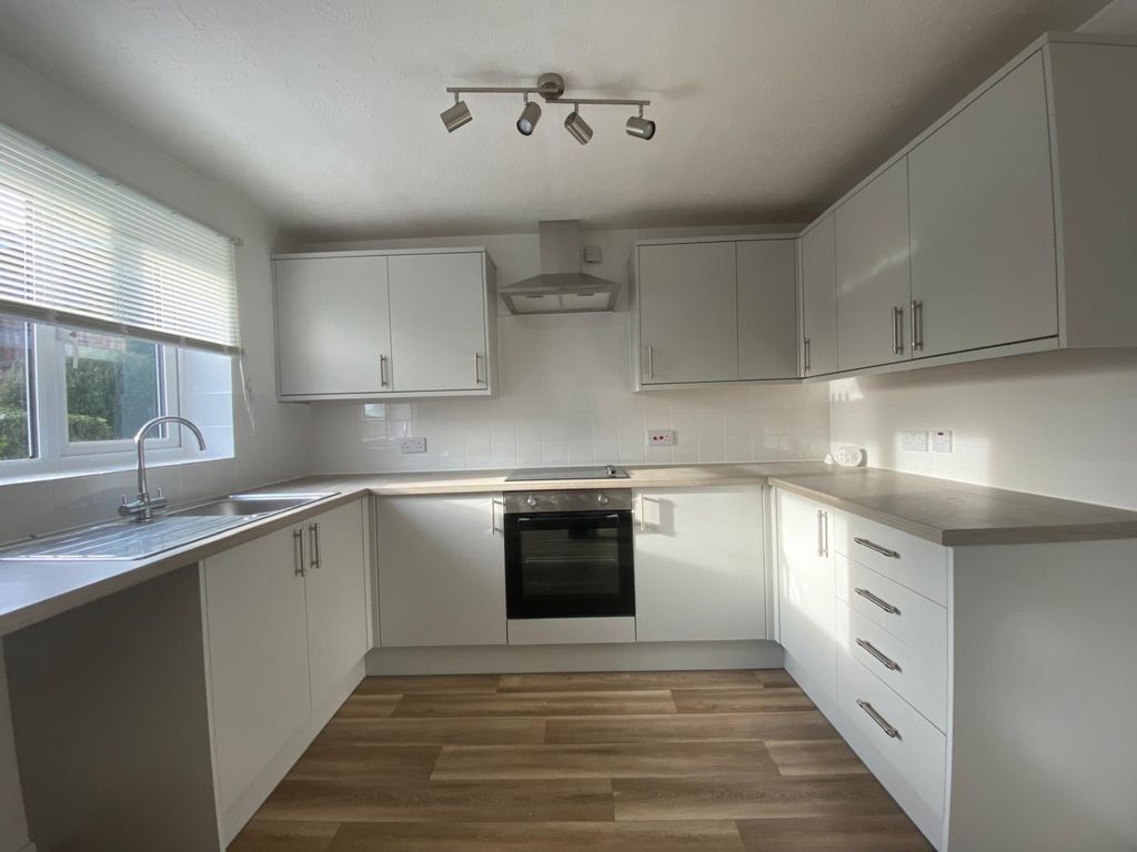 Property photo 3 of 12 1000041015