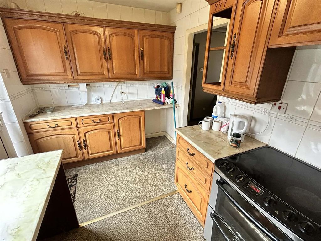 Property photo 2 of 8 Kitchen