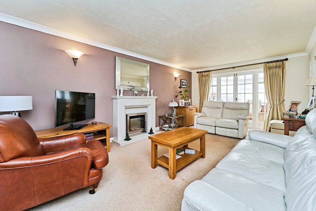 Property photo 2 of 34