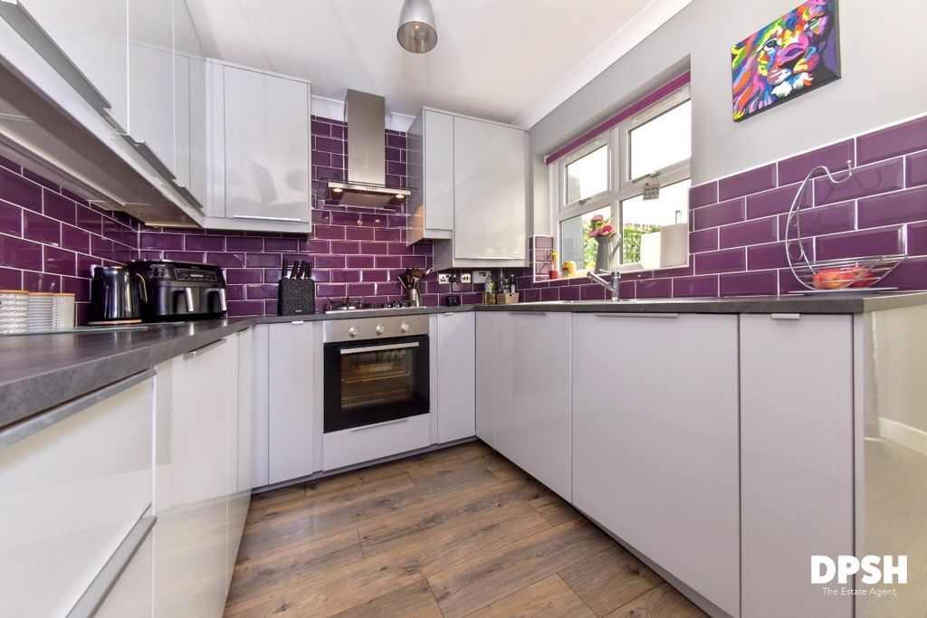 Property photo 2 of 29