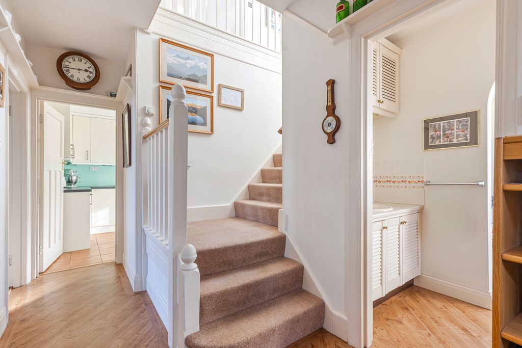 Property photo 3 of 20 A19 - 7 Maryfield Avenue Exeter - 251028
