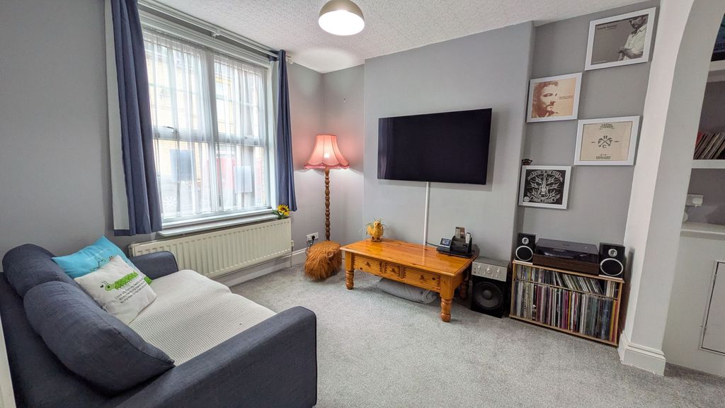Property photo 3 of 25