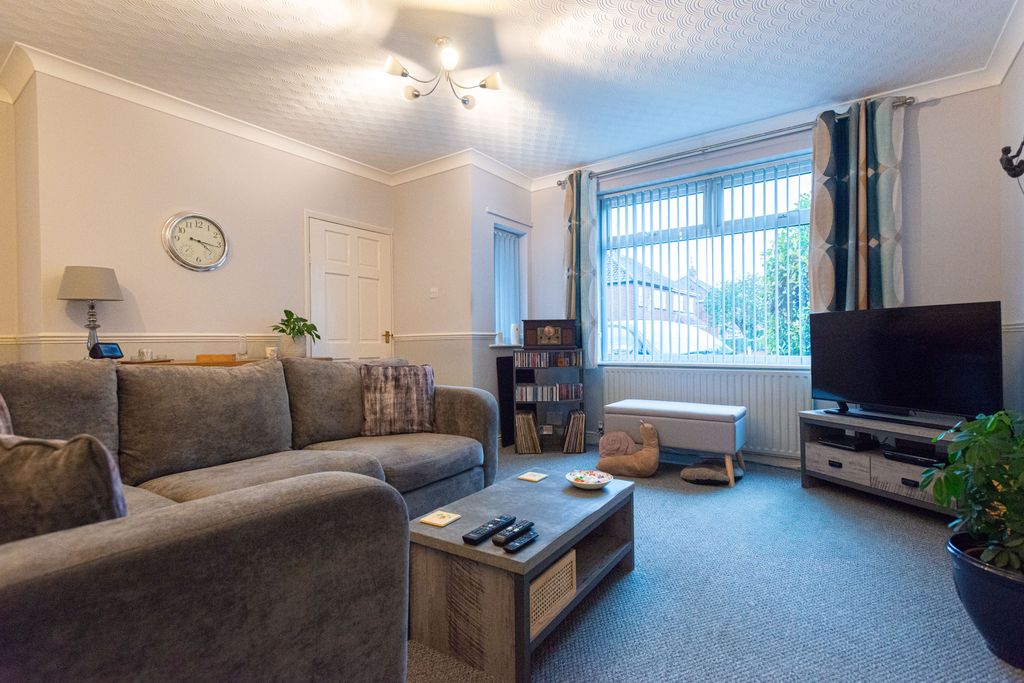 Property photo 2 of 33
