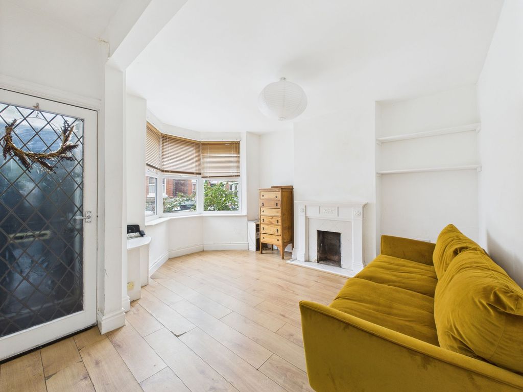 Property photo 2 of 18 Lounge