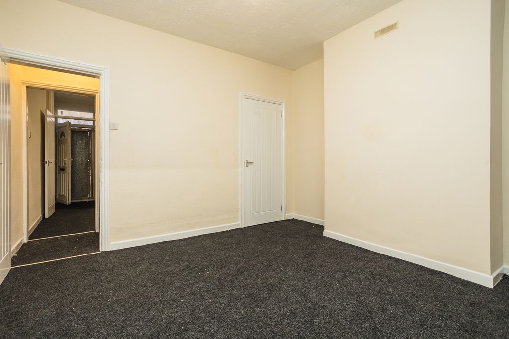 Property photo 3 of 34