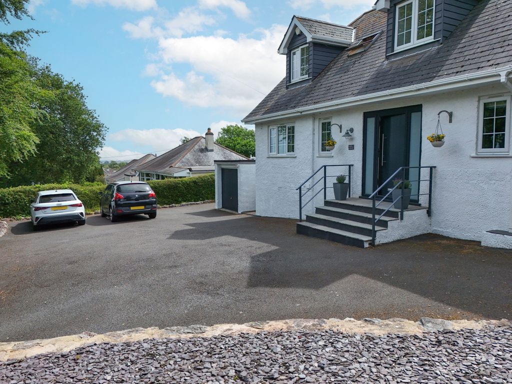 Property photo 2 of 31