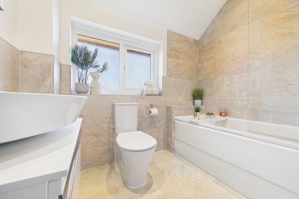 Additional image 12 of 4 bed detached house for saleAusten Grove, Arborfield Green, Reading, Berkshire RG2
