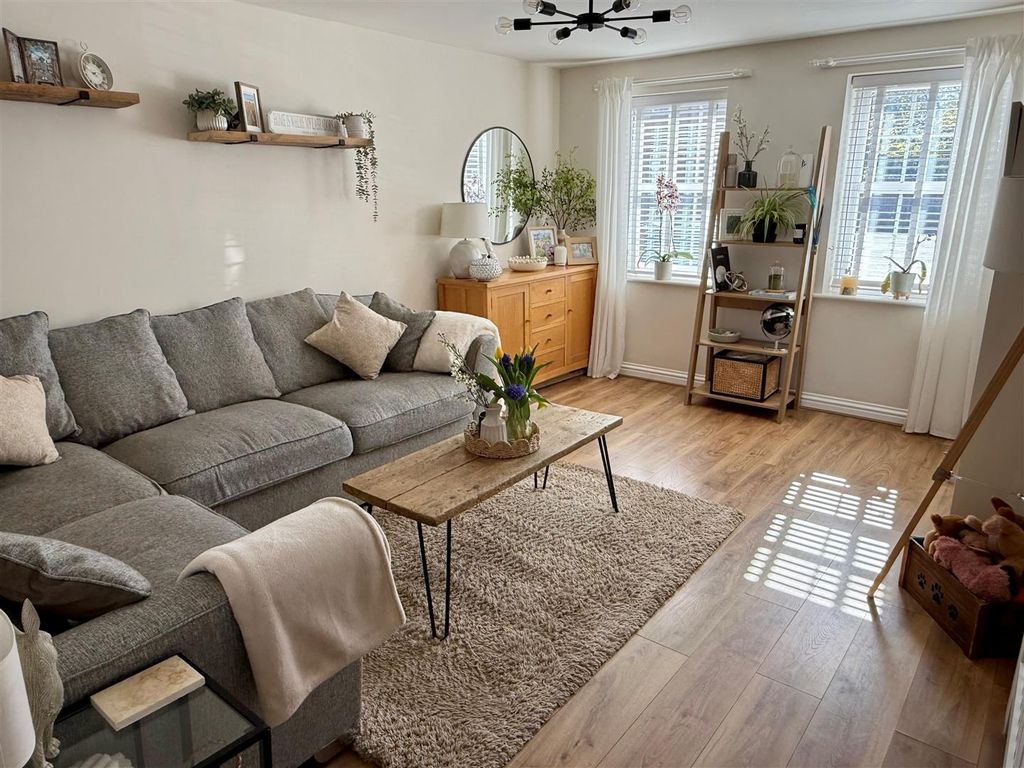 Property photo 2 of 9 Lounge 2 26.Jpg