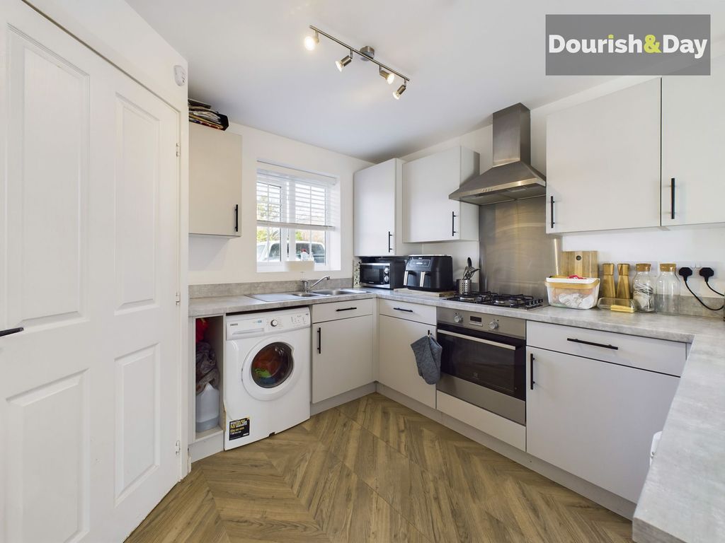 Property photo 3 of 15 Kitchen