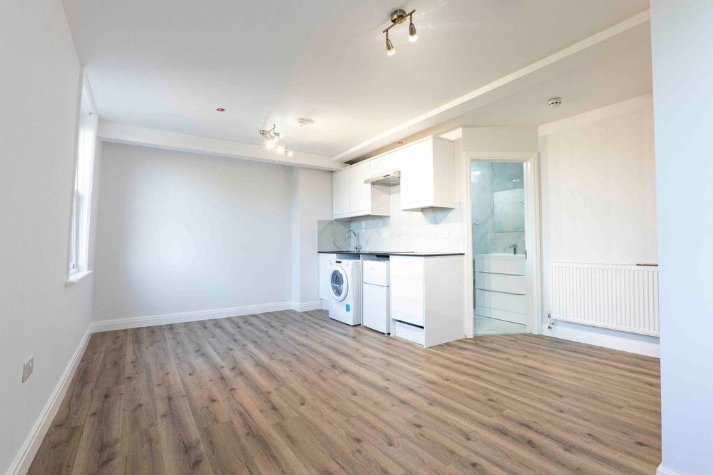 Property photo 3 of 6 Gallery