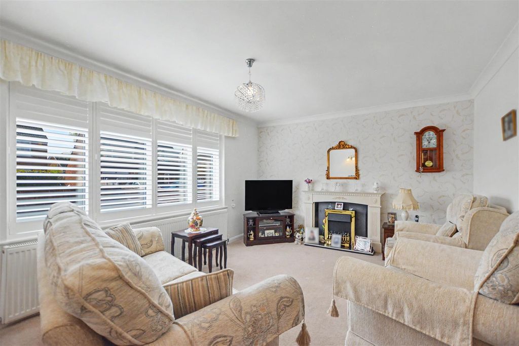 Property photo 2 of 21 Lounge_1.Jpeg