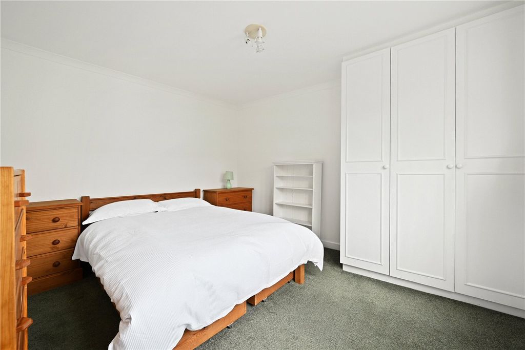 Property photo 2 of 8 Picture No. 15