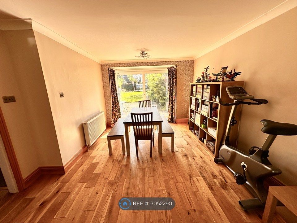 Property photo 3 of 27 Through Lounge
