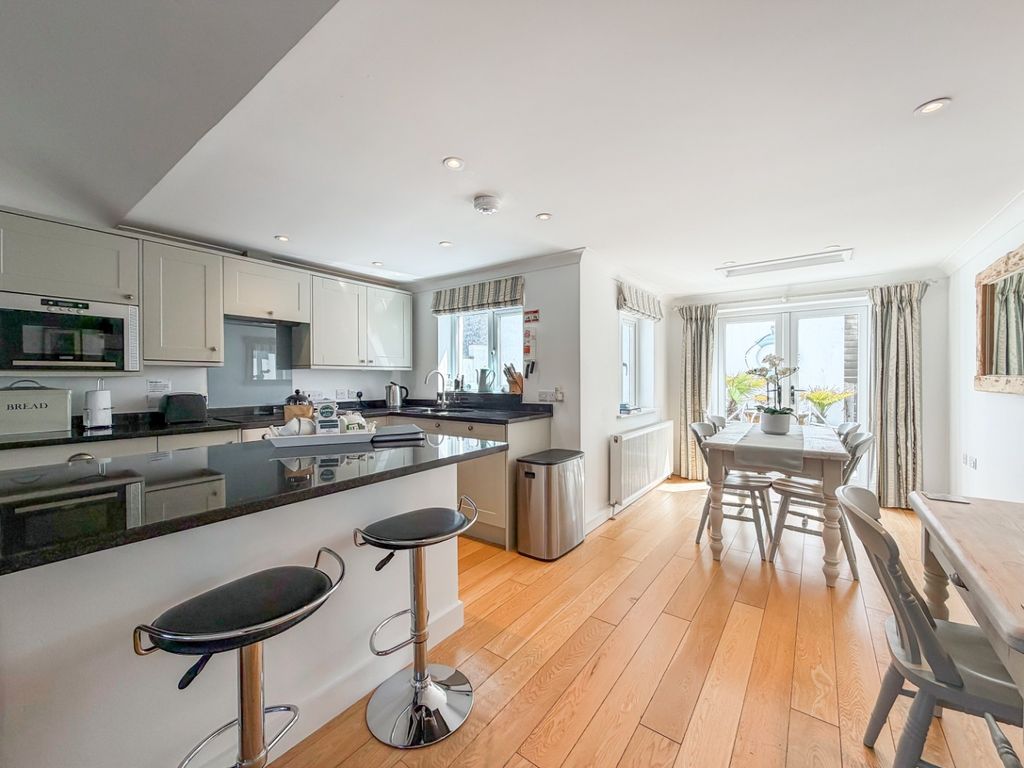 Property photo 2 of 22 5021395