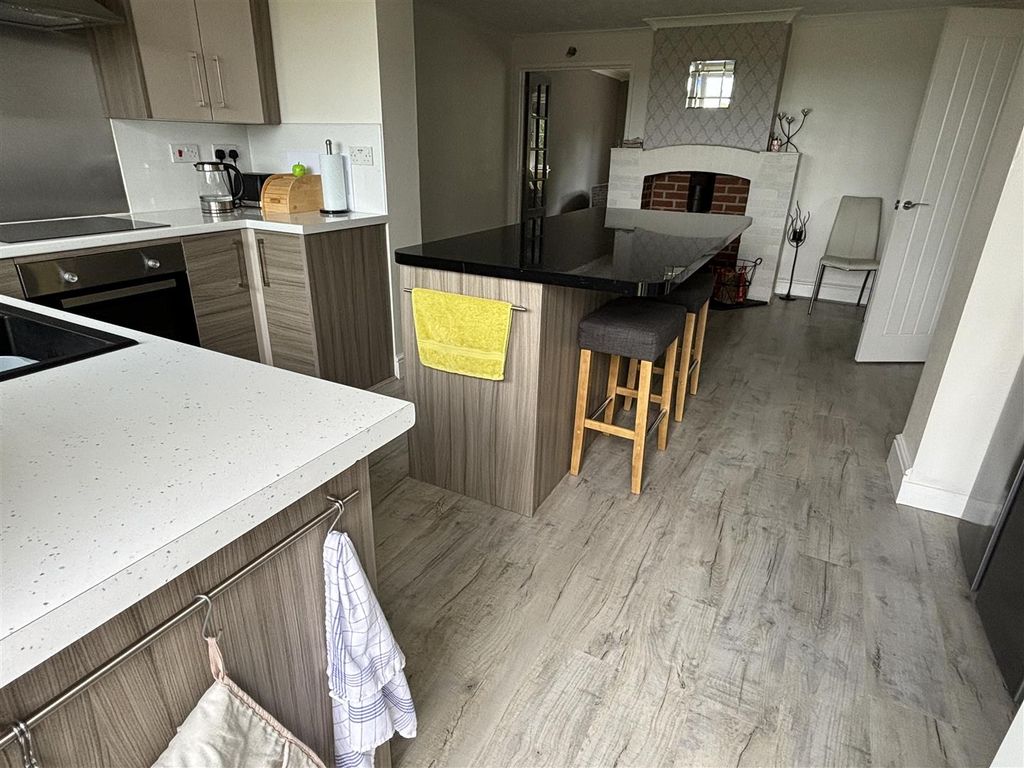 Property photo 2 of 17 Dining Kitchen