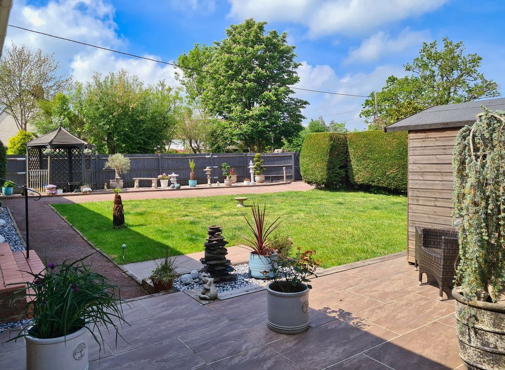 Property photo 2 of 35
