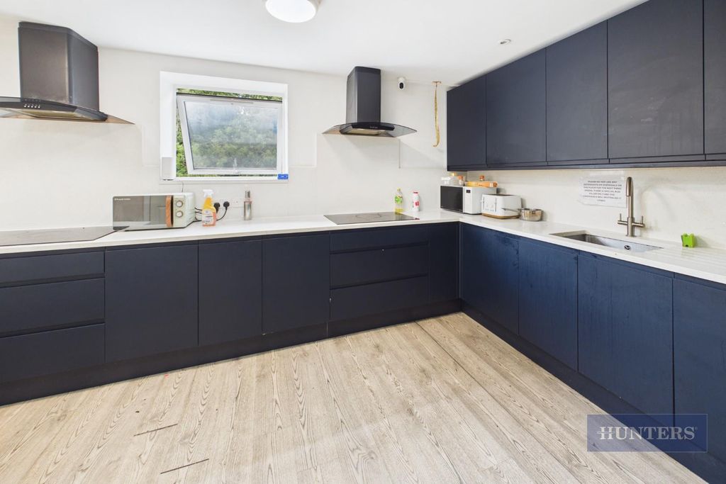 Property photo 1 of 16 Kitchen 3.Jpg