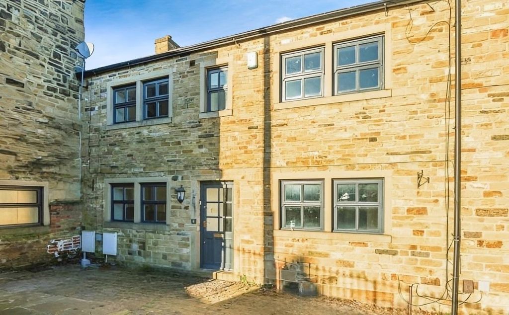 Property photo 1 of 10 Front
