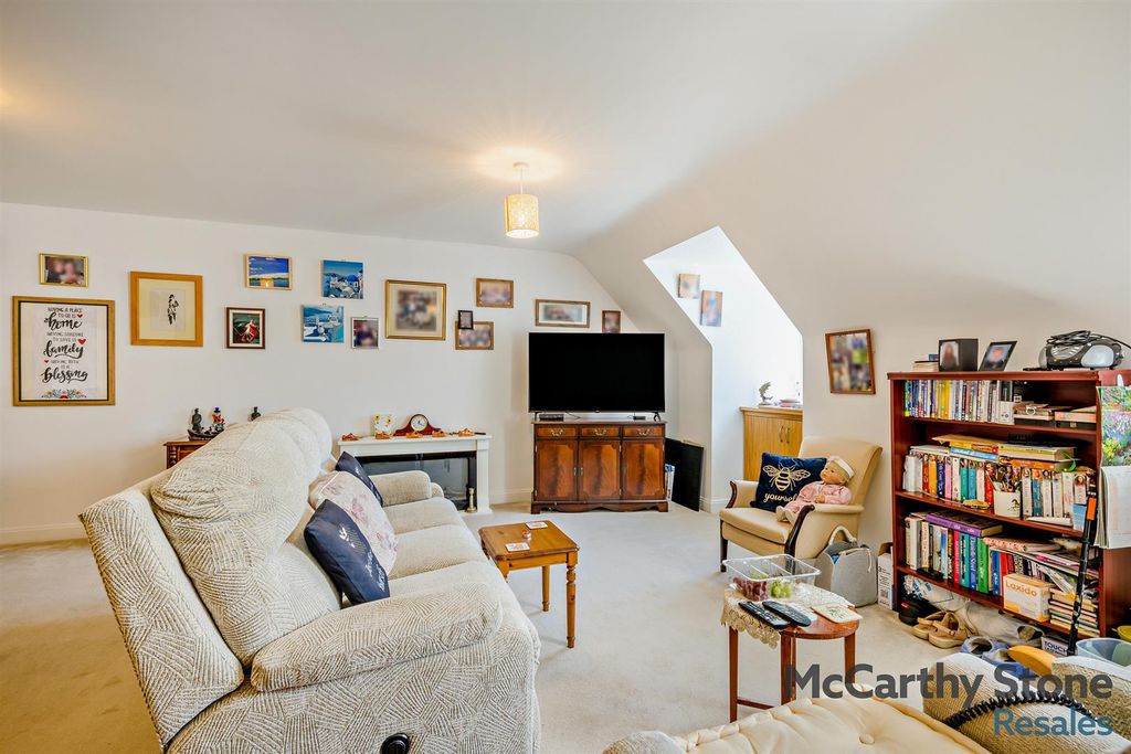 Property photo 2 of 34 8696022-Interior13-800.Jpg