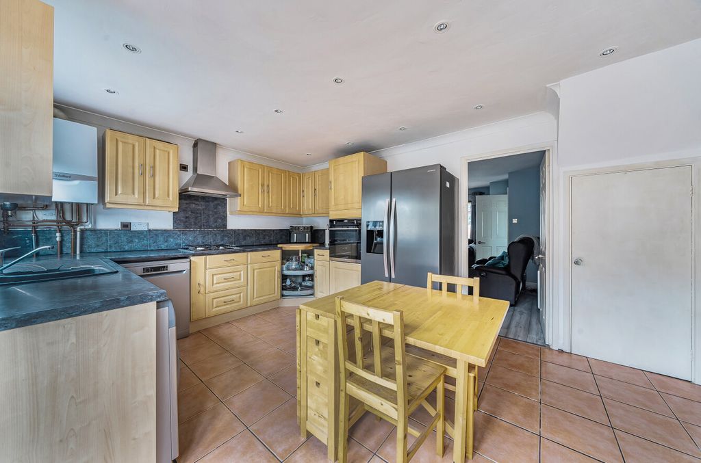 Property photo 2 of 15 1406002-8-697B554...