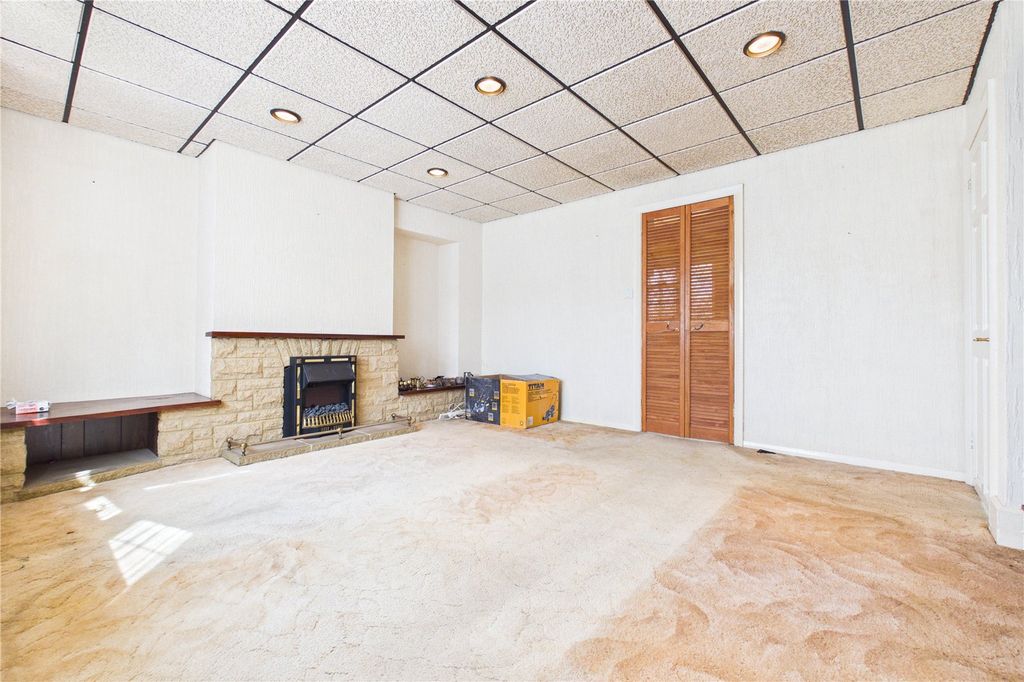 Property photo 3 of 21 Living Room