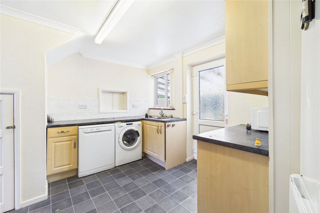 Property photo 3 of 16 Kitchen