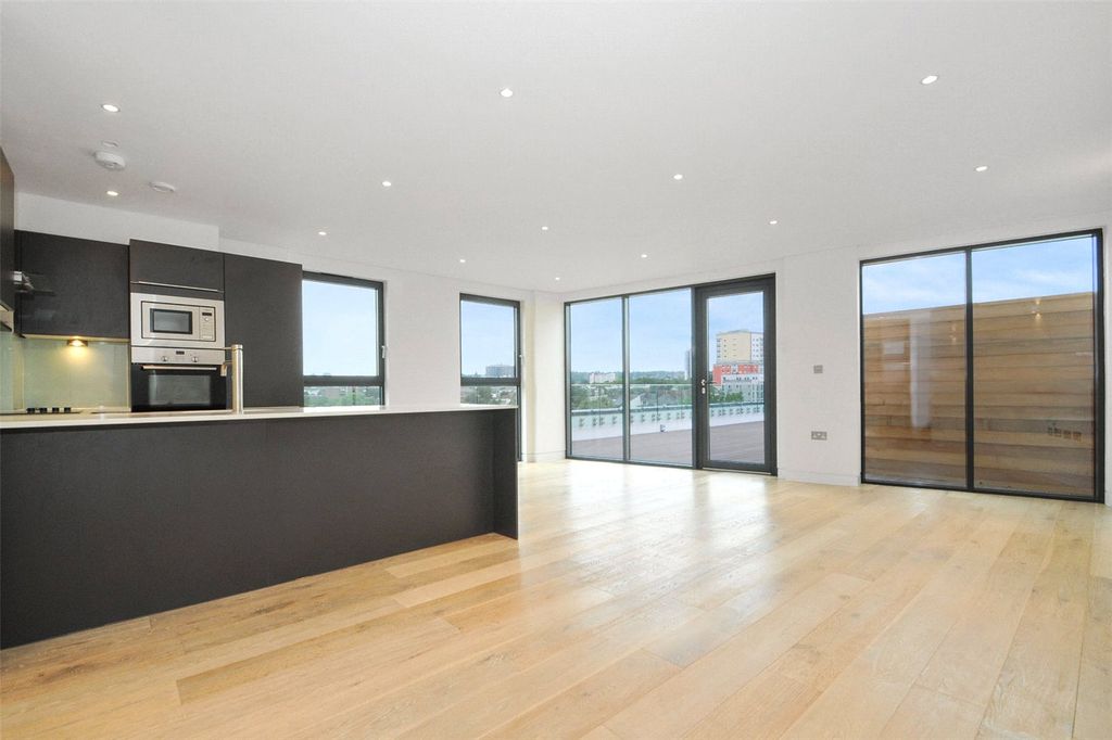 Property photo 1 of 6 Mic180089_01.Jpg