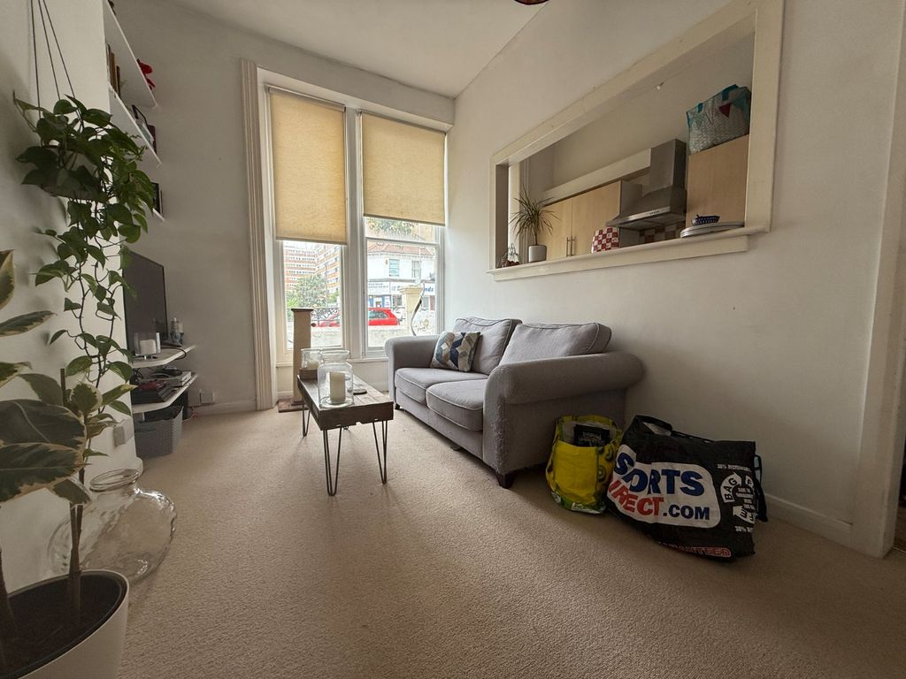 Property photo 3 of 12 Picture No. 10