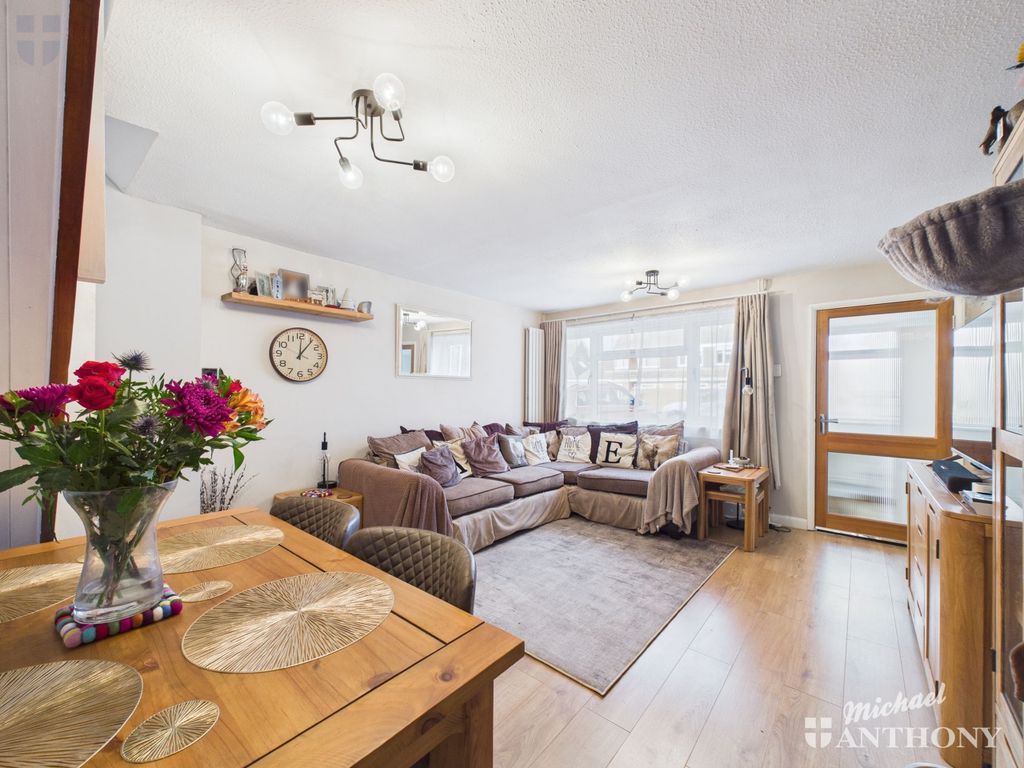 Property photo 2 of 13 07A8Fb012B9341Dbb49E0B7dc3A25Fe0_80_Cam03218G0-Pr0844-Still001