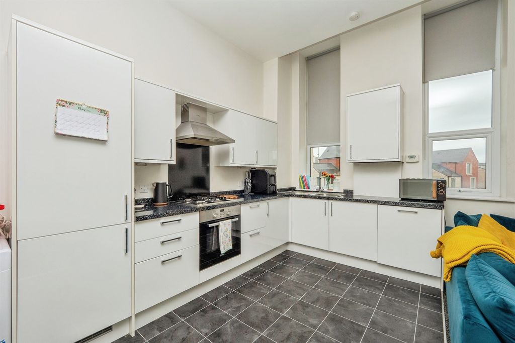 Property photo 3 of 11