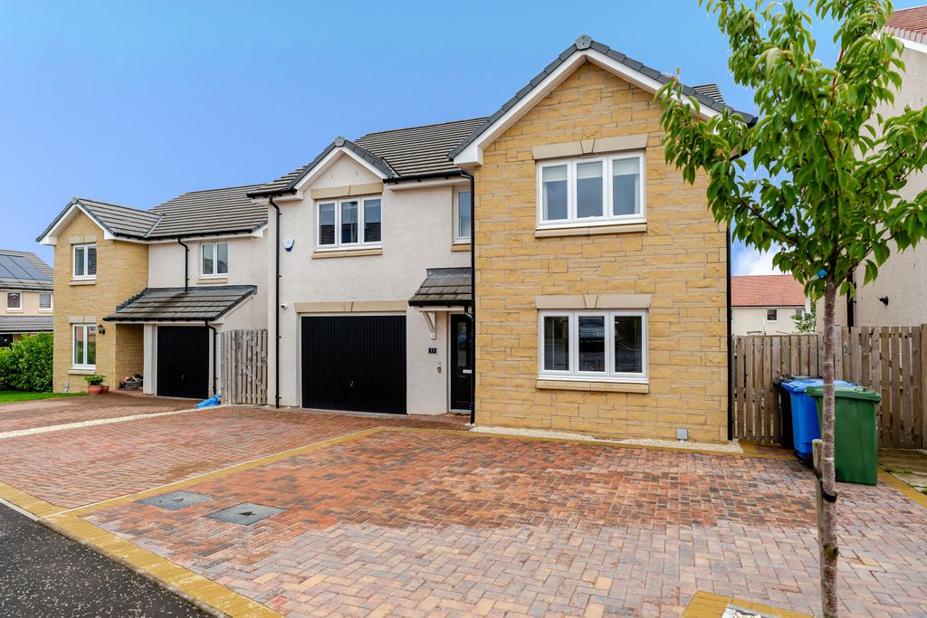 Property photo 1 of 34