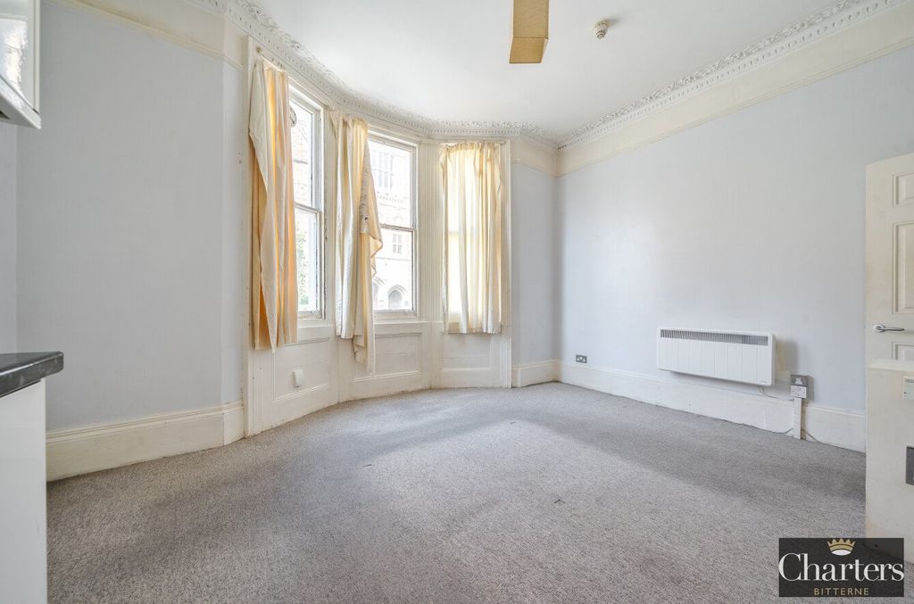 Property photo 3 of 6 Studio Room