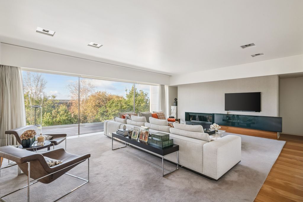 Property photo 3 of 36