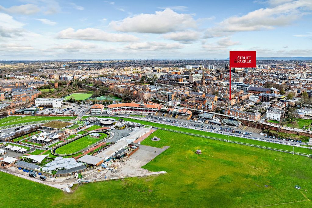 Property photo 2 of 17 Picture No. 01