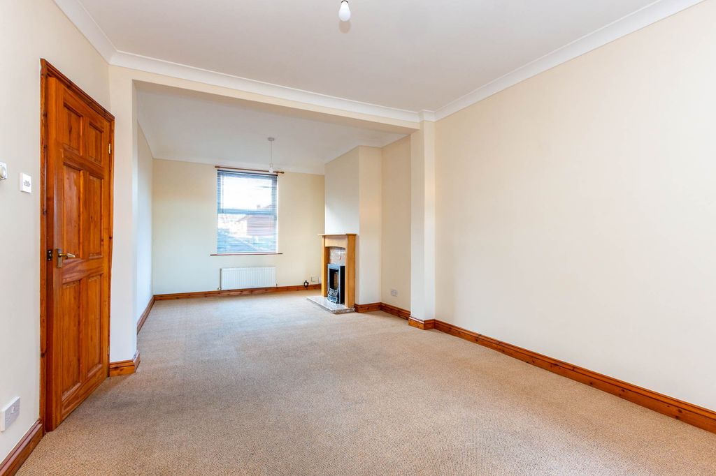 Property photo 3 of 11 Lounge/Dining Room