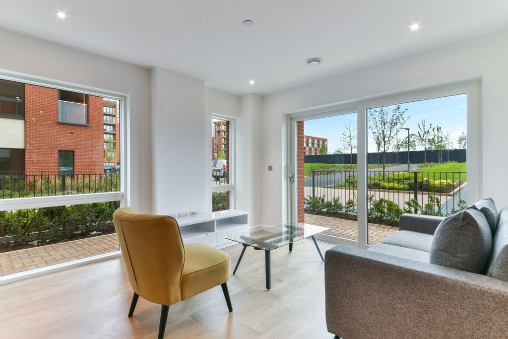 Property photo 3 of 10 Living Area