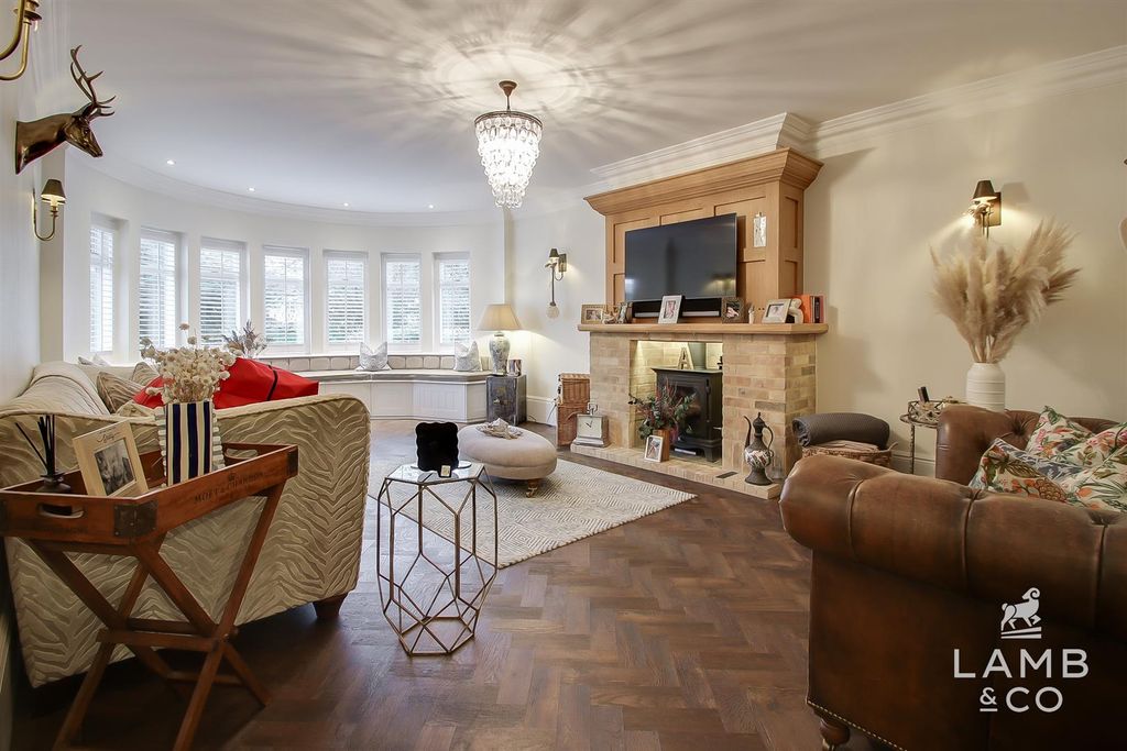 Property photo 3 of 50 Lounge