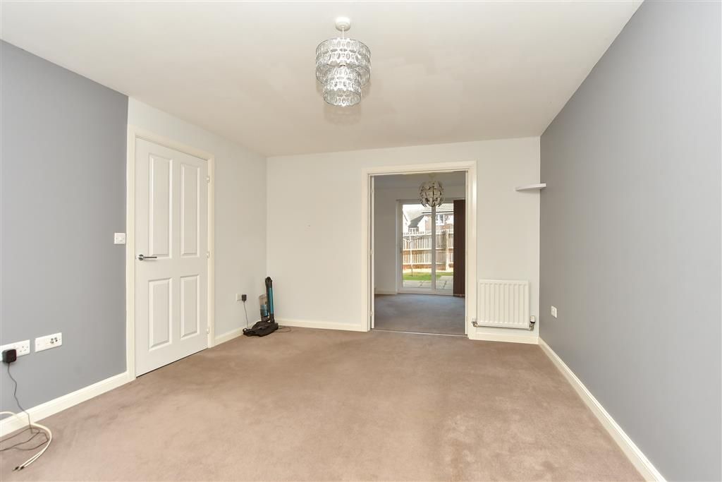 Property photo 3 of 12 Lounge