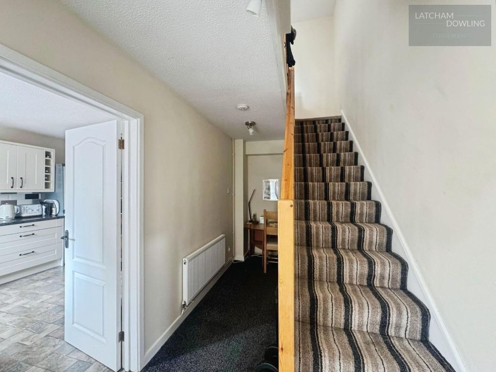 Property photo 2 of 20 Inner Hallway