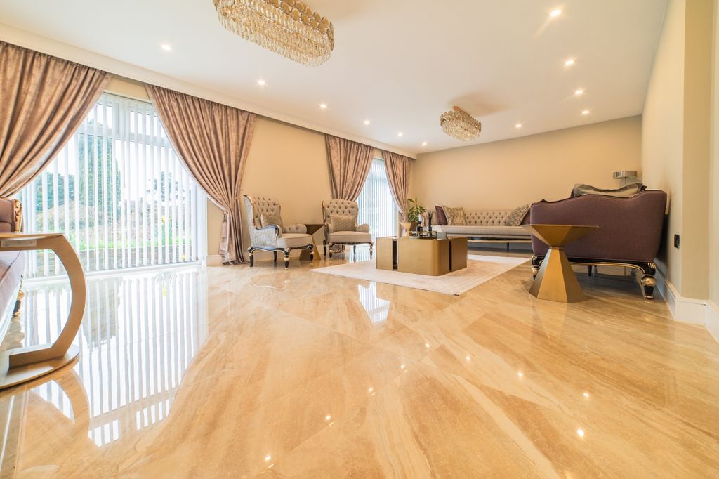 Property photo 3 of 54 Award-Winning Media Team On Every Listing_13