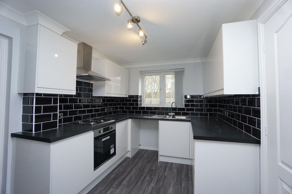 Property photo 2 of 17 Kitchen